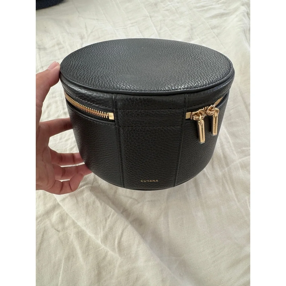 Cuyana Leather Wellness Case Black Pebbled Italian Leather Travel Vanity Bag